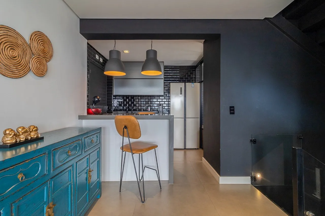 Cobertura triplex, com projeto descolado e iluminado, além de ótima área externa, em Pinheiros. – 17534
