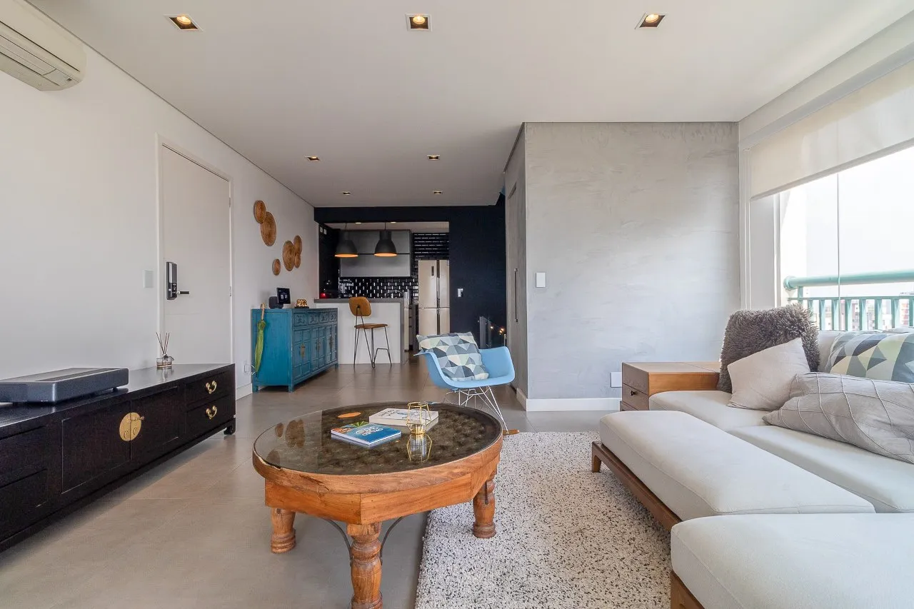 Cobertura triplex, com projeto descolado e iluminado, além de ótima área externa, em Pinheiros. – 17534