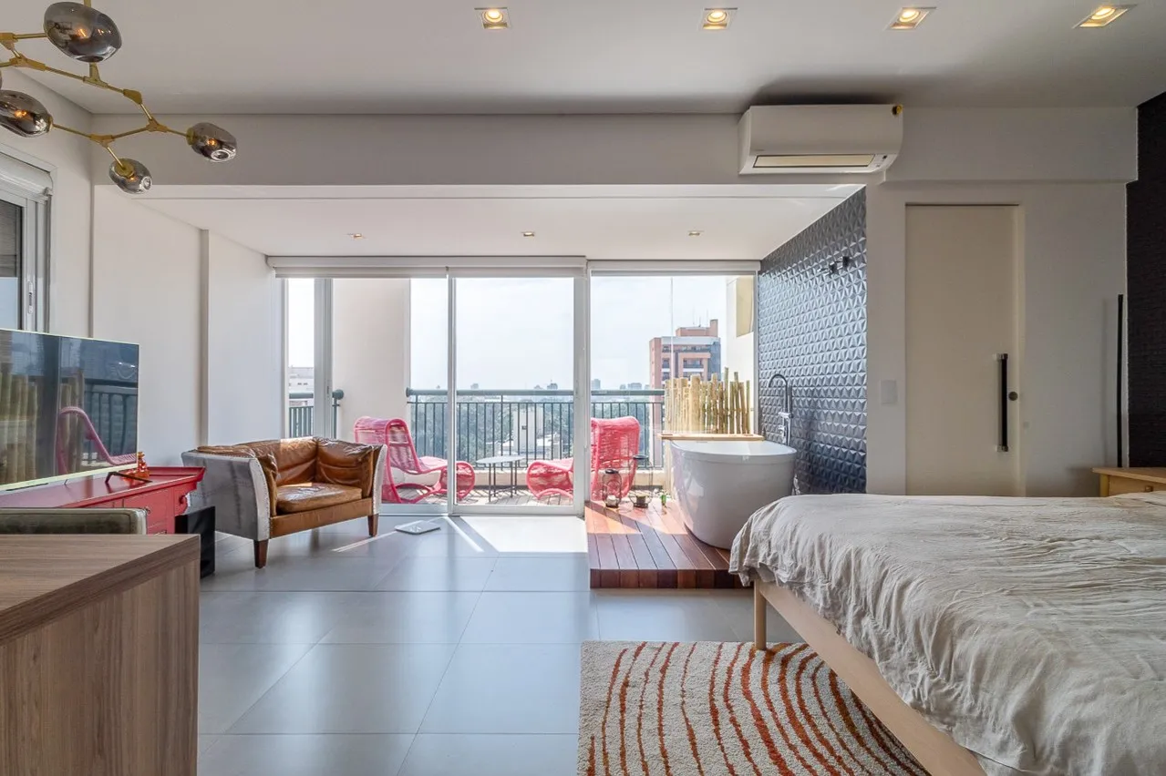 Cobertura triplex, com projeto descolado e iluminado, além de ótima área externa, em Pinheiros. – 17534