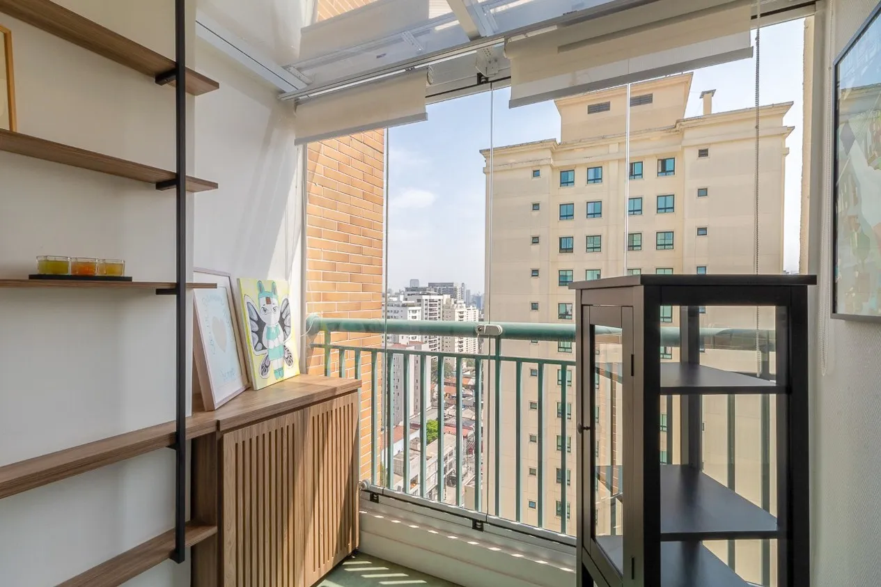 Cobertura triplex, com projeto descolado e iluminado, além de ótima área externa, em Pinheiros. – 17534