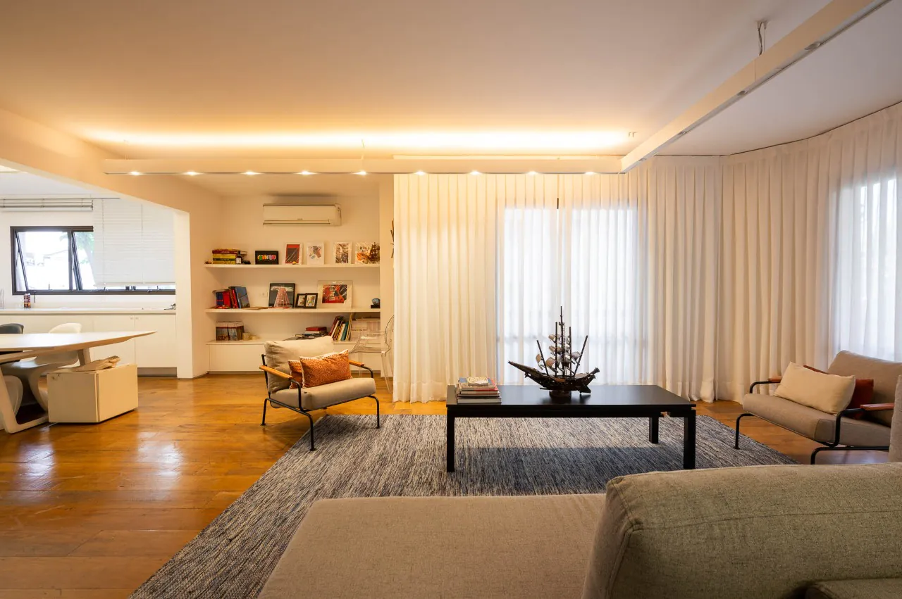 Apartamento com reforma impecável à venda em Moema. – 18955