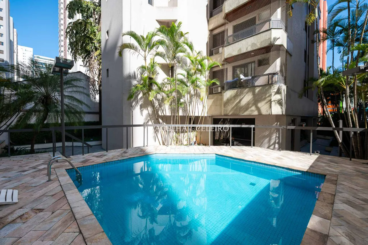 Apartamento com reforma impecável à venda em Moema. – 18955