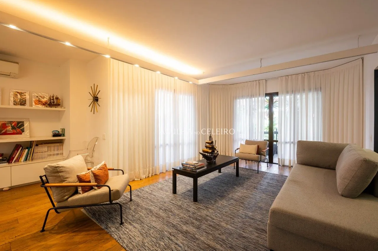 Apartamento com reforma impecável à venda em Moema. – 18955