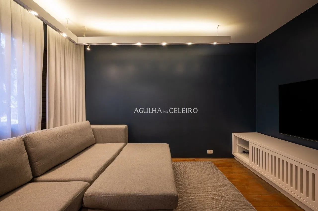 Apartamento com reforma impecável à venda em Moema. – 18955