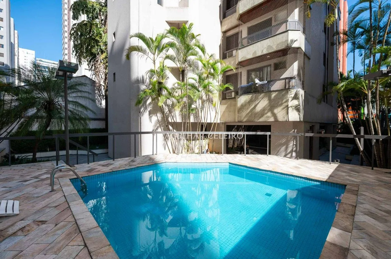 Apartamento com reforma impecável à venda em Moema. – 18955