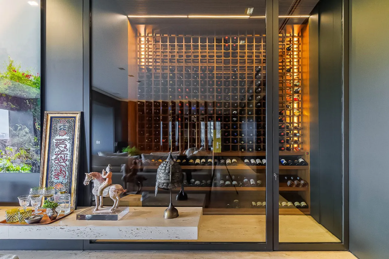 Apartamento mobiliado em condomínio desejado com quadra de tênis à venda no Jardim Europa. – 19460