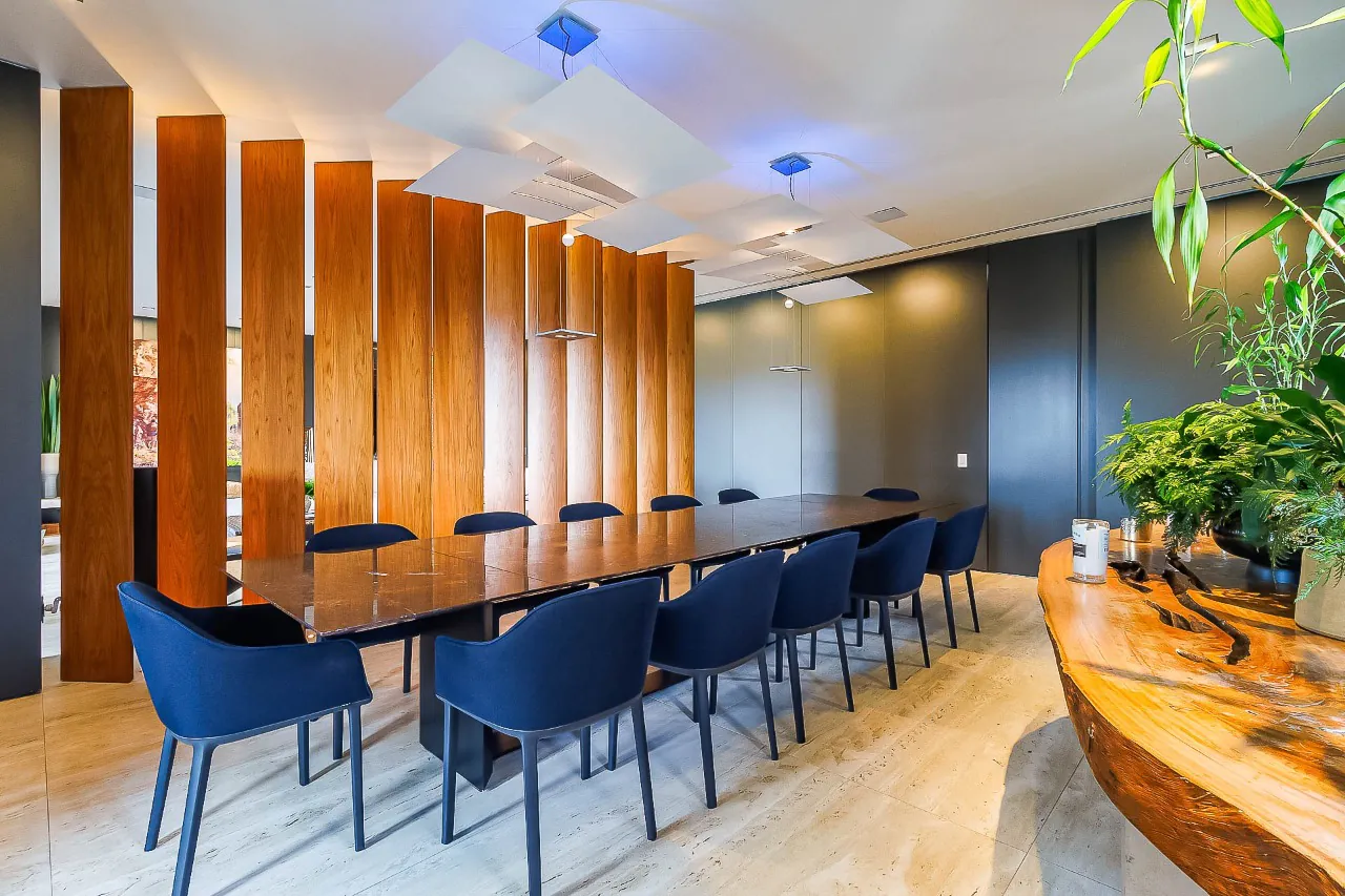 Apartamento mobiliado em condomínio desejado com quadra de tênis à venda no Jardim Europa. – 19460