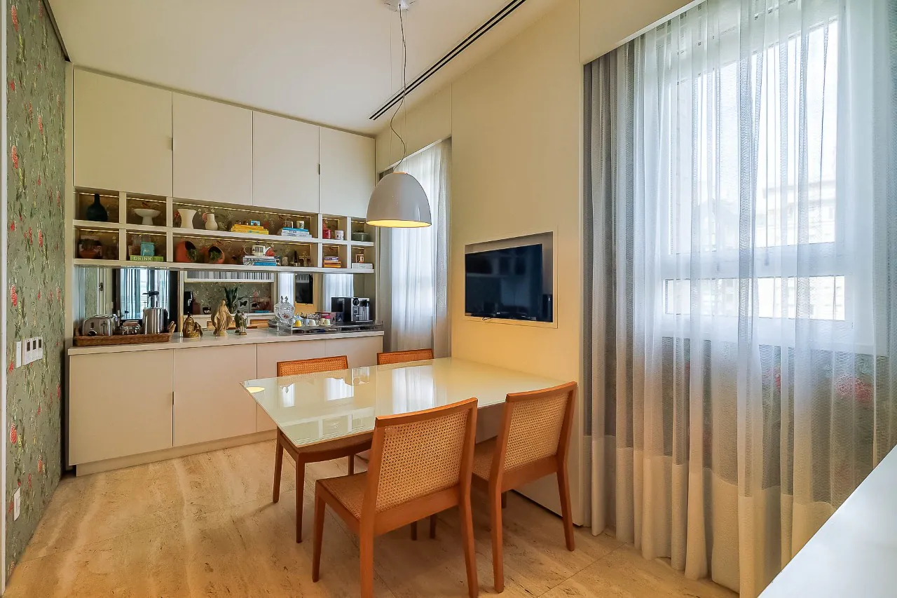 Apartamento mobiliado em condomínio desejado com quadra de tênis à venda no Jardim Europa. – 19460