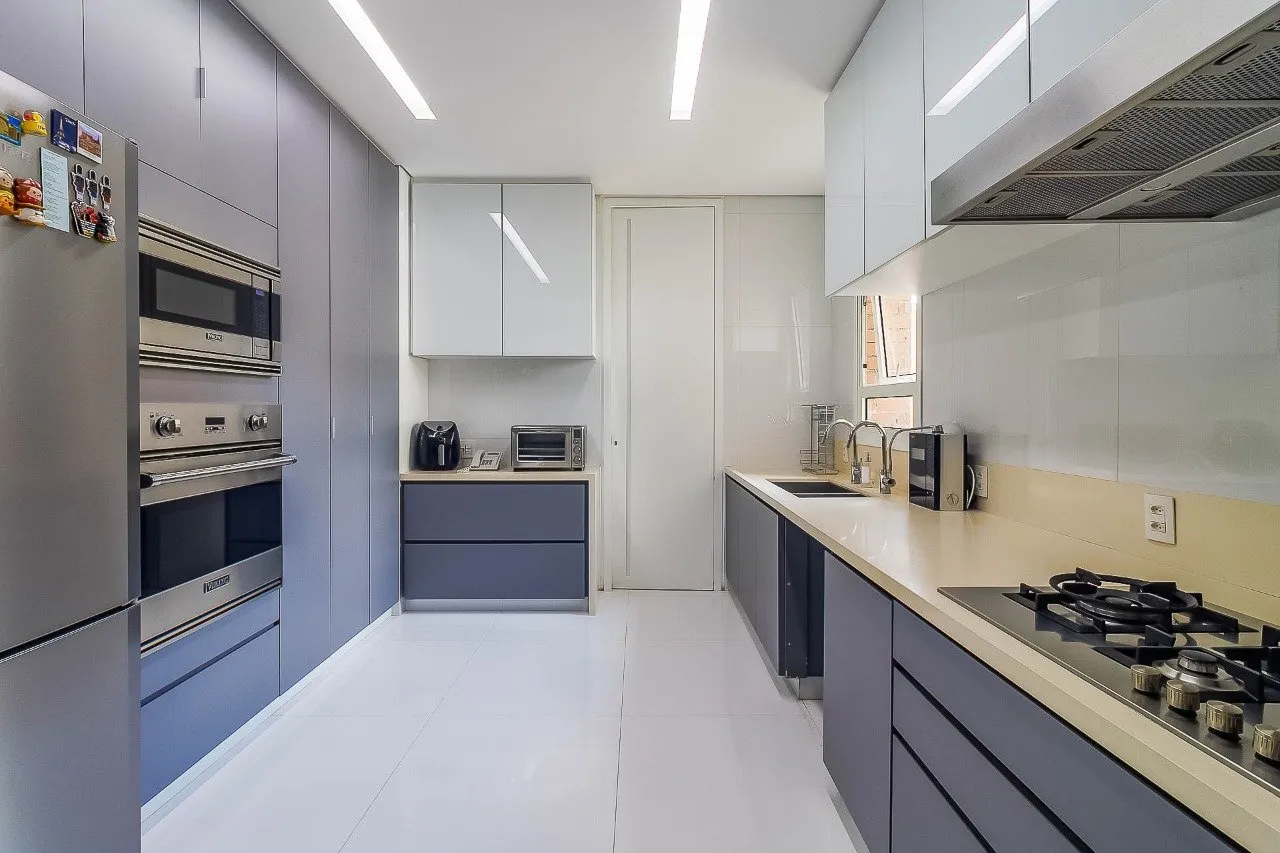 Apartamento mobiliado em condomínio desejado com quadra de tênis à venda no Jardim Europa. – 19460