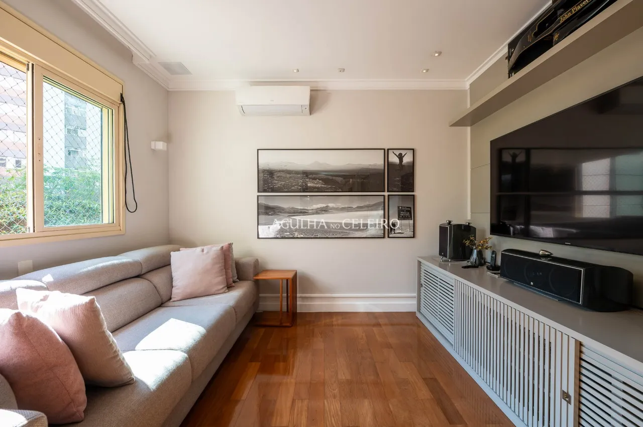 Apartamento de 311 m² com 3 suítes e 1 escritório à venda no Campo Belo. – 20204