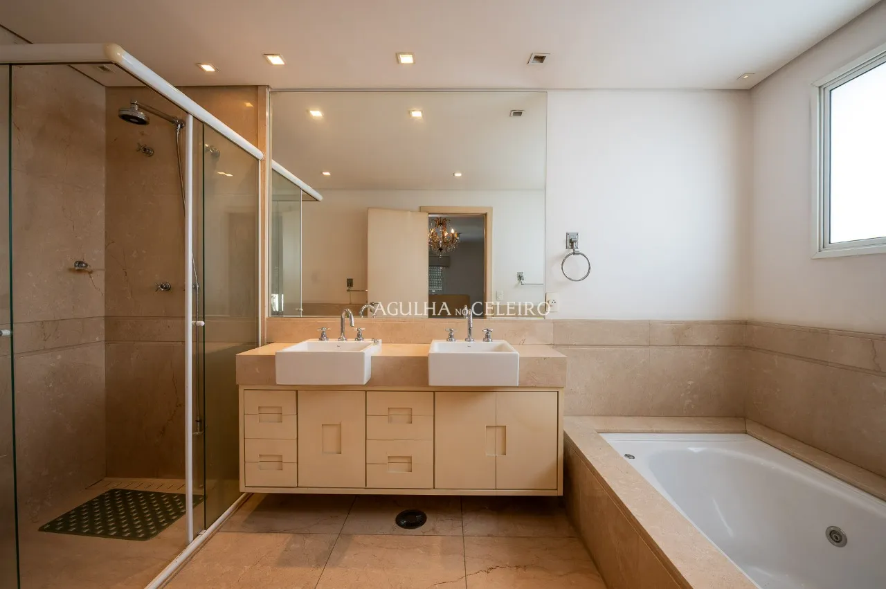 Oportunidade única de viver com exclusividade em uma localização privilegiada. – 20382