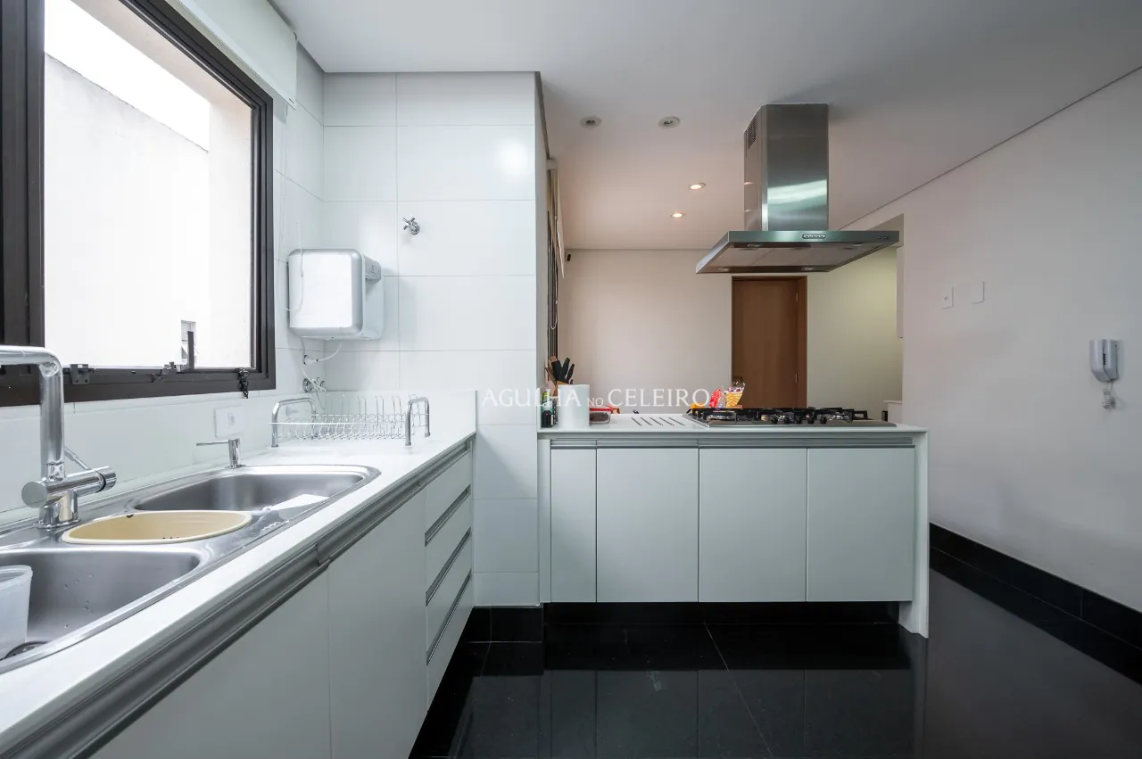 Apartamento sofisticado com varanda gourmet em Moema. – 20398