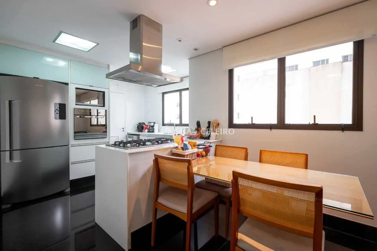 Apartamento sofisticado com varanda gourmet em Moema. – 20398