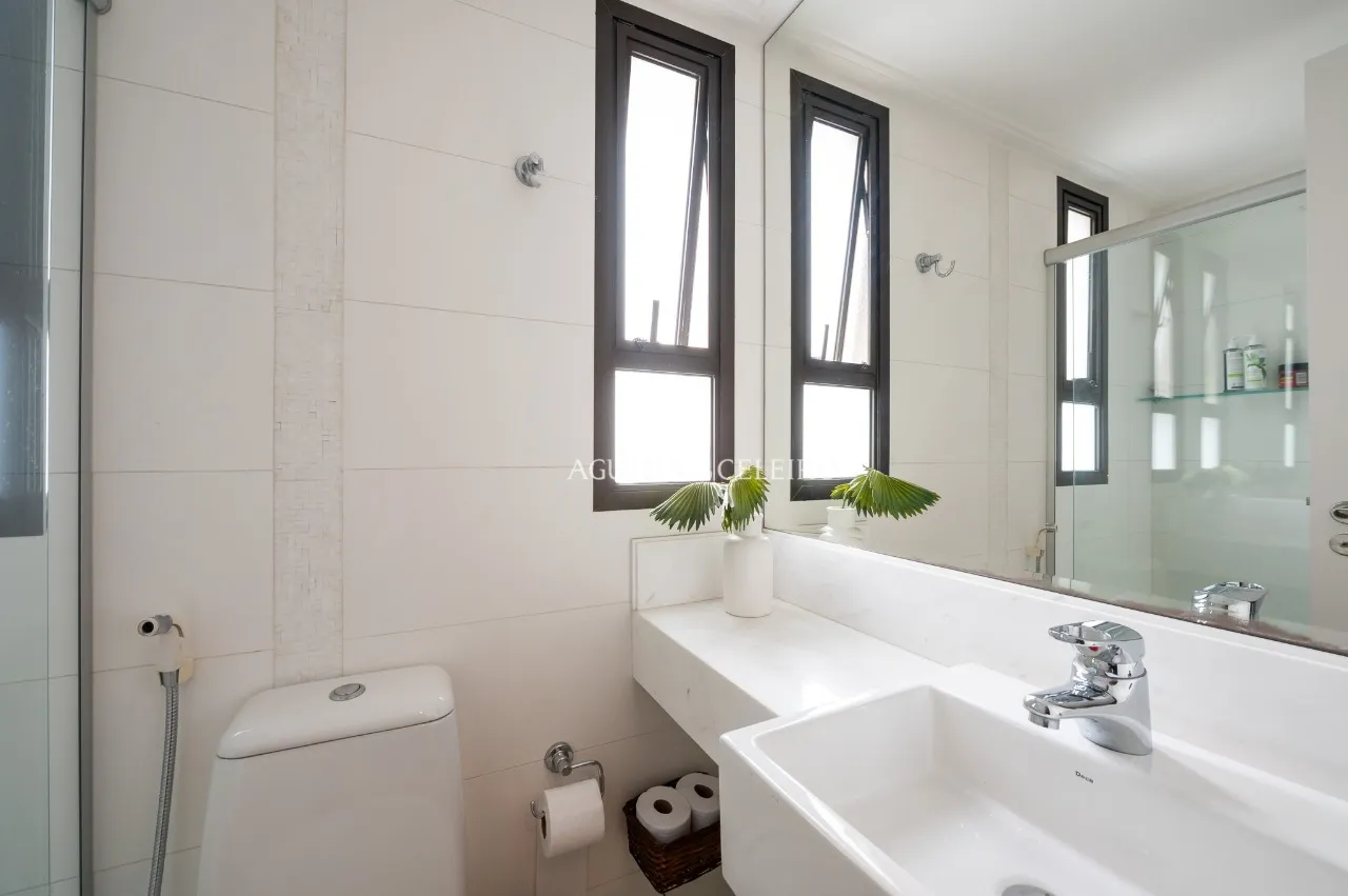 Apartamento sofisticado com varanda gourmet em Moema. – 20398