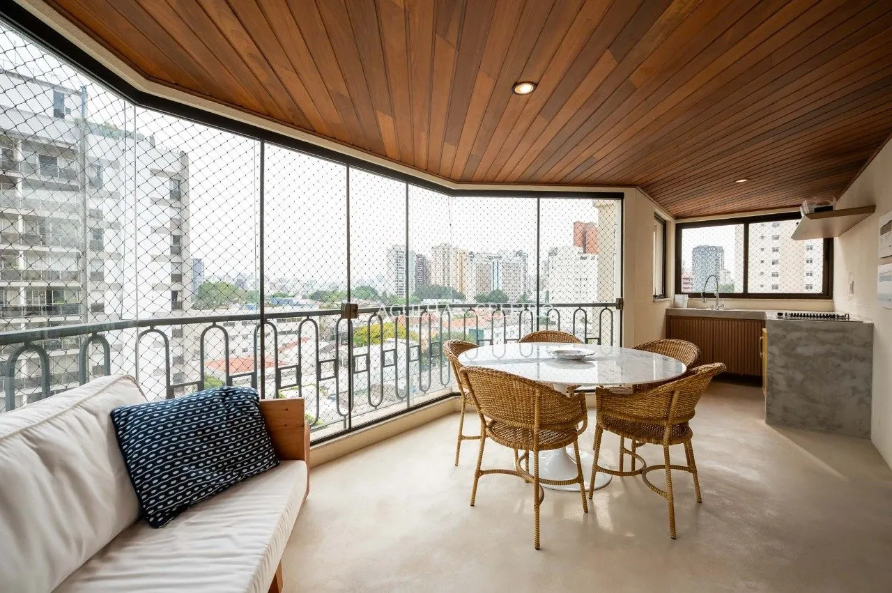 Apartamento sofisticado com varanda gourmet em Moema. – 20398