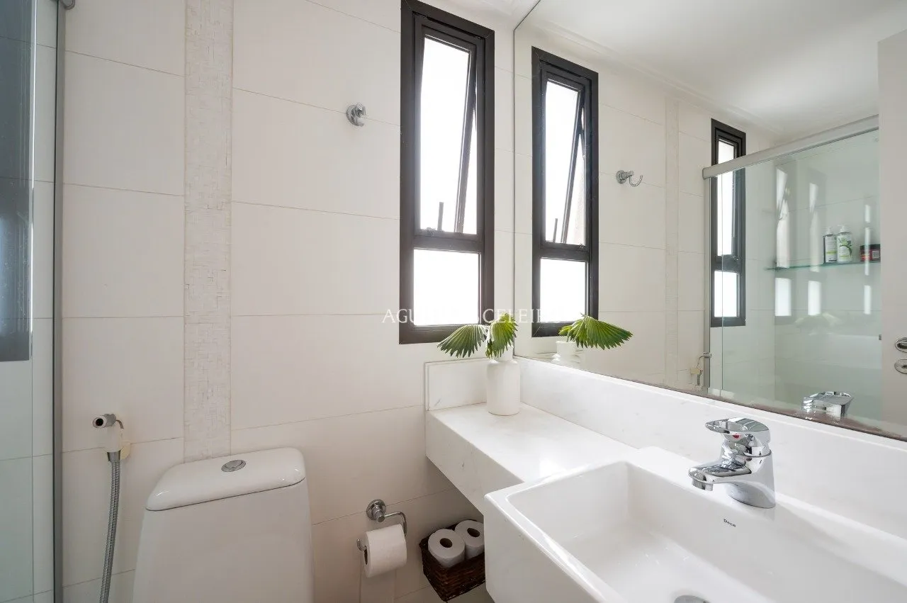 Apartamento sofisticado com varanda gourmet em Moema. – 20398