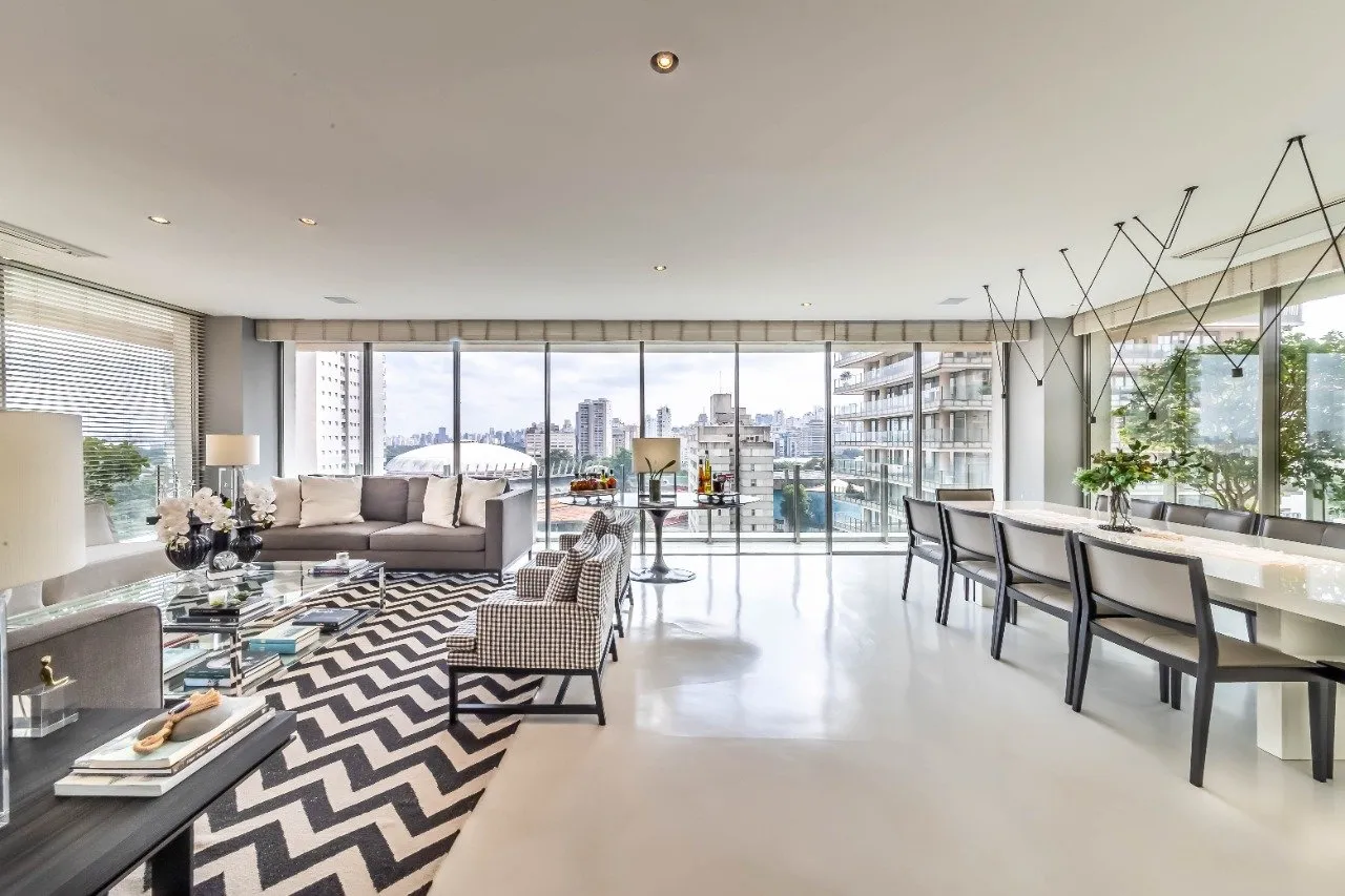 Apartamento com vista encantadora, janelonas e luz natural a poucos passos do Parque Ibirapuera. – 20410