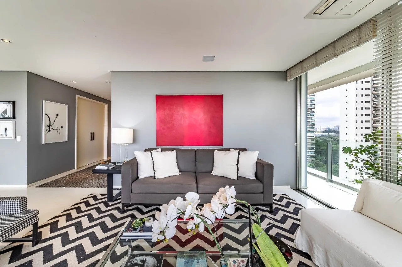 Apartamento com vista encantadora, janelonas e luz natural a poucos passos do Parque Ibirapuera. – 20410