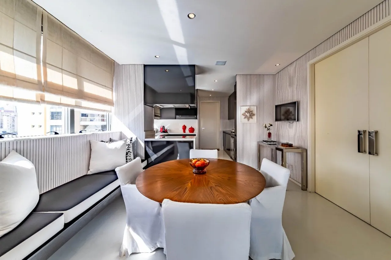 Apartamento com vista encantadora, janelonas e luz natural a poucos passos do Parque Ibirapuera. – 20410