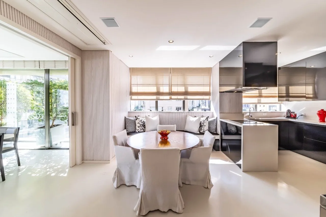 Apartamento com vista encantadora, janelonas e luz natural a poucos passos do Parque Ibirapuera. – 20410