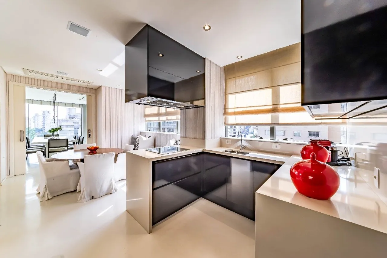 Apartamento com vista encantadora, janelonas e luz natural a poucos passos do Parque Ibirapuera. – 20410