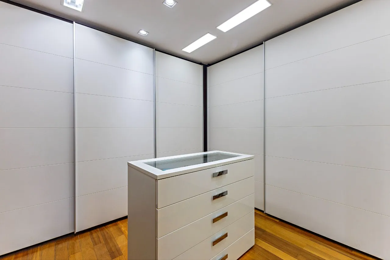 Apartamento reformado com três suítes e acabamentos de alto nível no Itaim – 20412