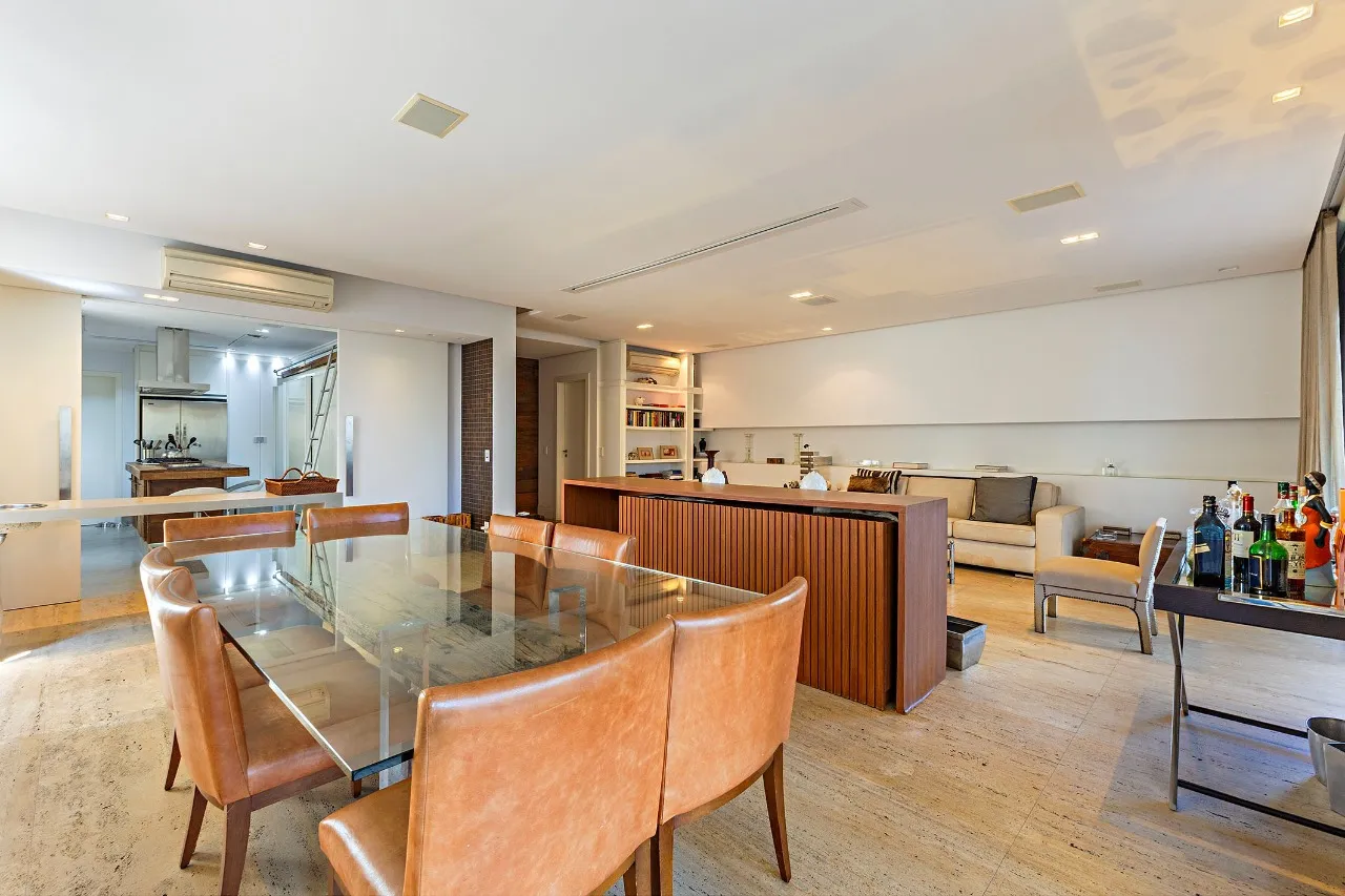 Apartamento reformado com três suítes e acabamentos de alto nível no Itaim – 20412