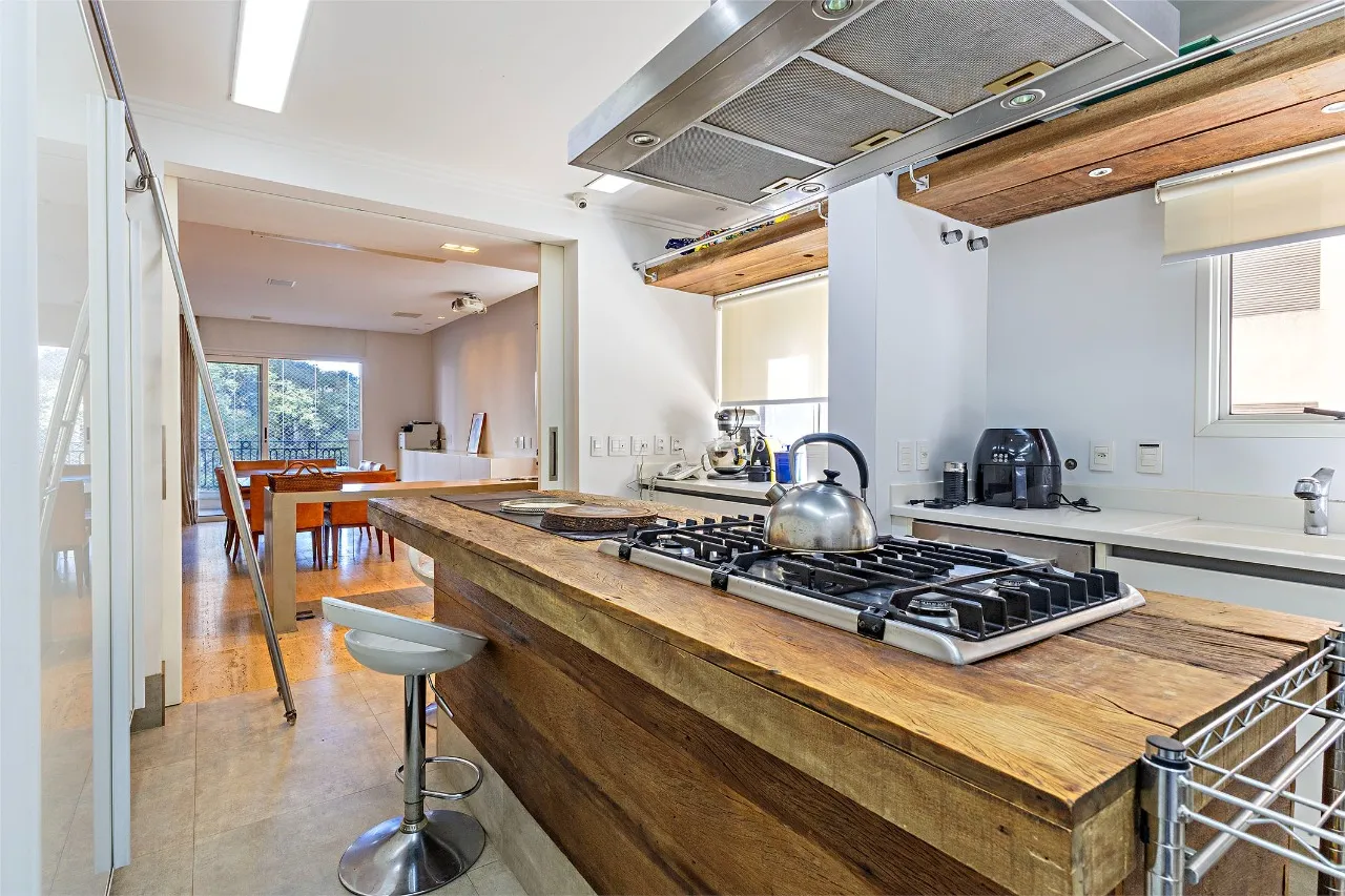 Apartamento reformado com três suítes e acabamentos de alto nível no Itaim – 20412