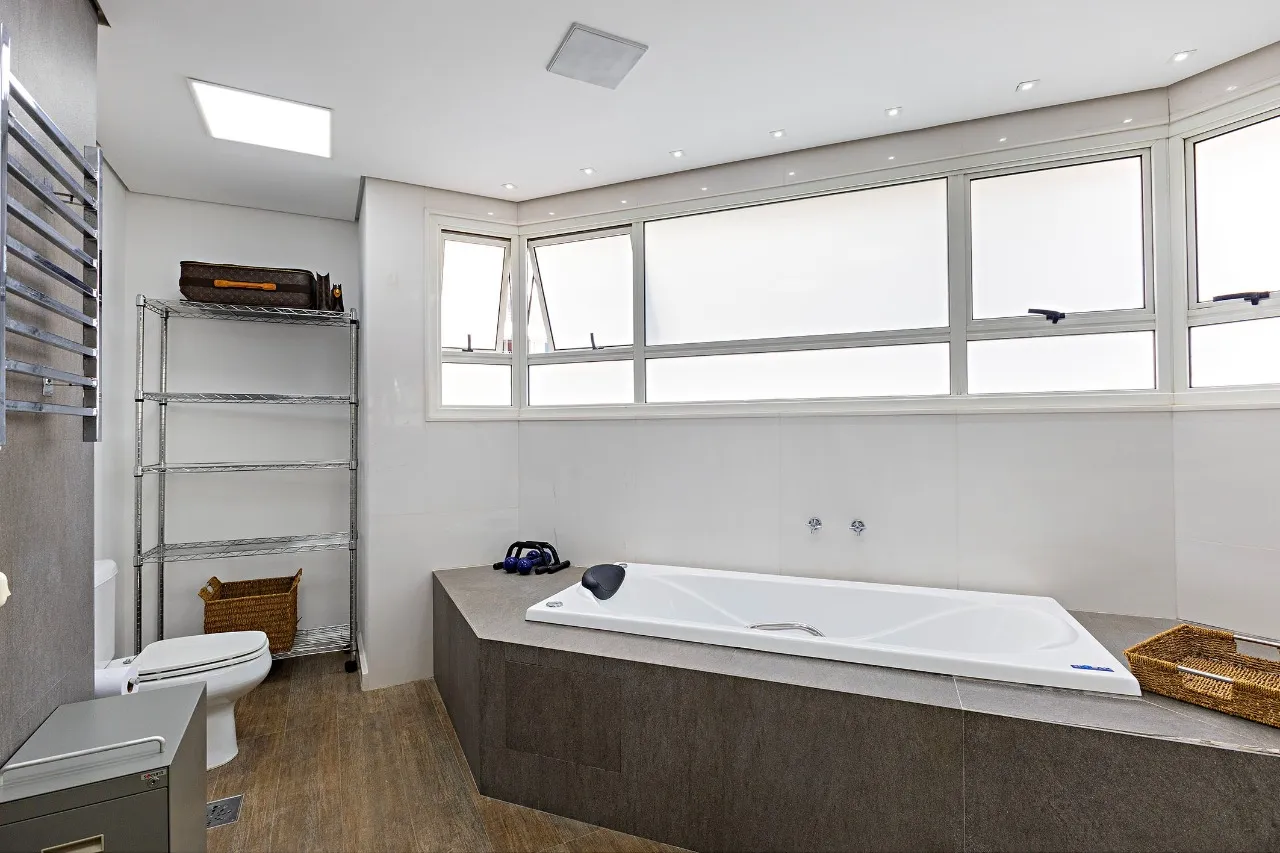 Apartamento reformado com três suítes e acabamentos de alto nível no Itaim – 20412