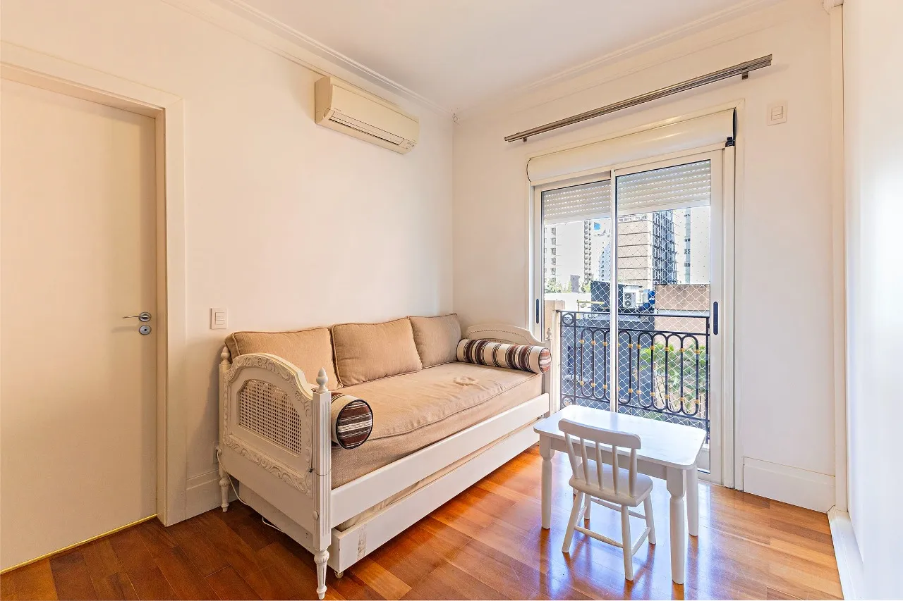 Apartamento reformado com três suítes e acabamentos de alto nível no Itaim – 20412