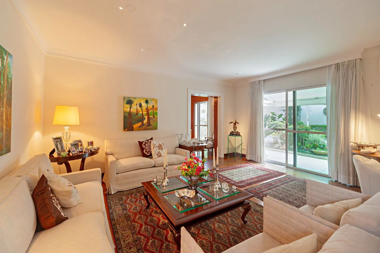 Casa com jardim, biblioteca e espaços versáteis próxima ao Parque Ibirapuera – 20423