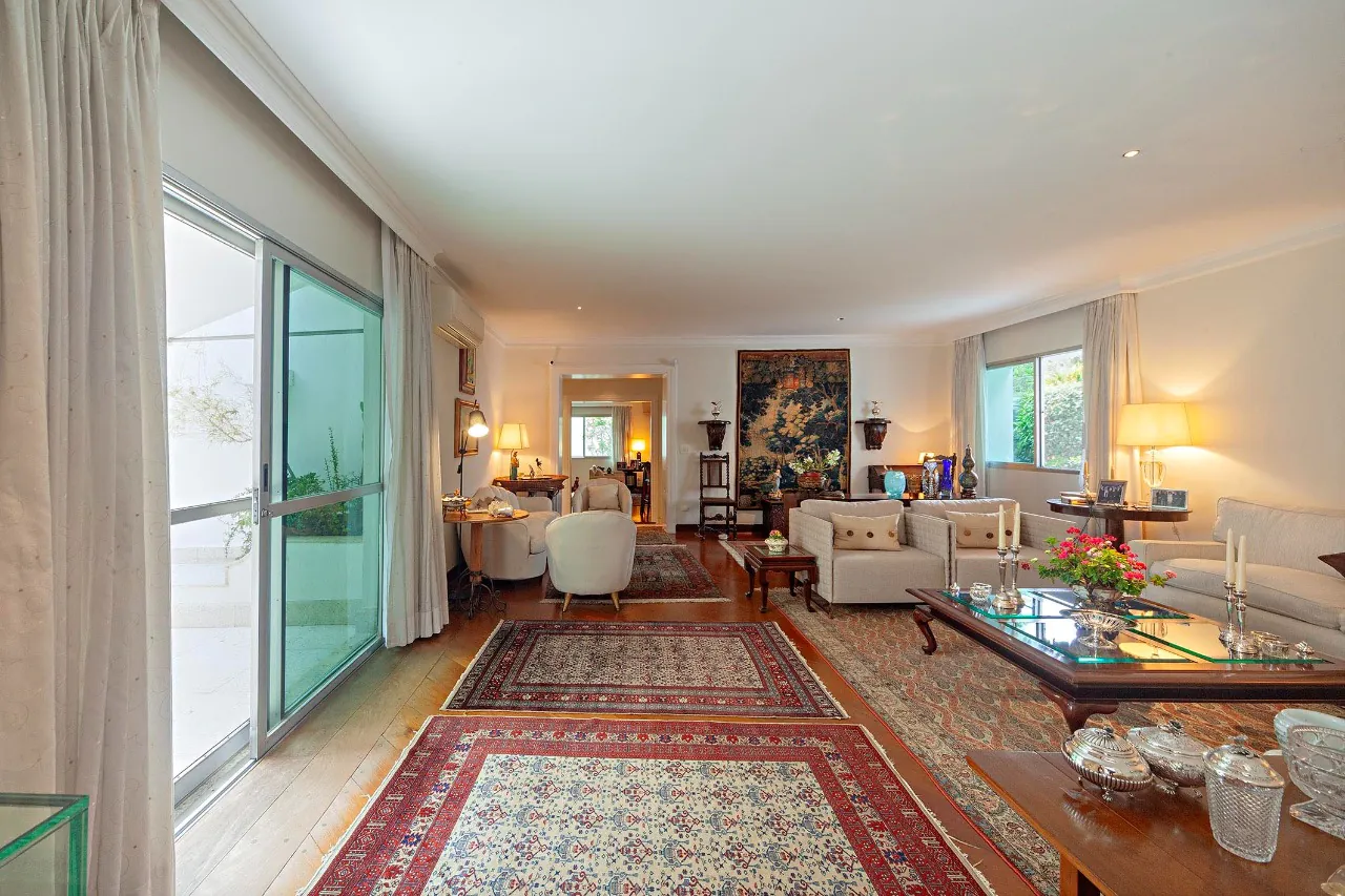 Casa com jardim, biblioteca e espaços versáteis próxima ao Parque Ibirapuera – 20423