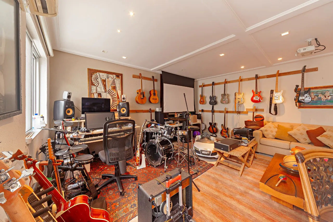 Casa com jardim, biblioteca e espaços versáteis próxima ao Parque Ibirapuera – 20423