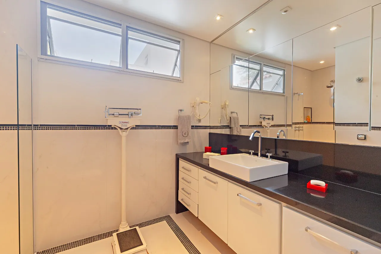 Casa com jardim, biblioteca e espaços versáteis próxima ao Parque Ibirapuera – 20423