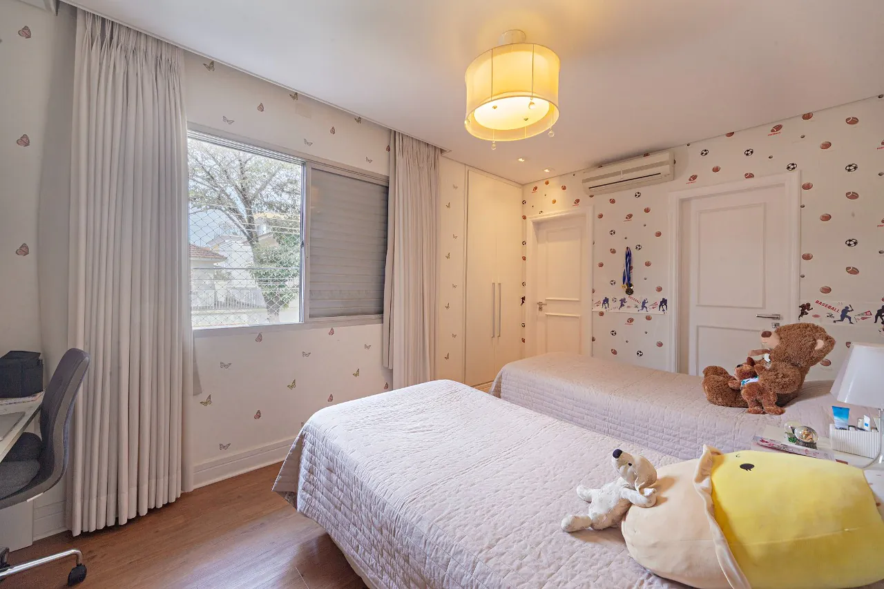 Casa com jardim, biblioteca e espaços versáteis próxima ao Parque Ibirapuera – 20423