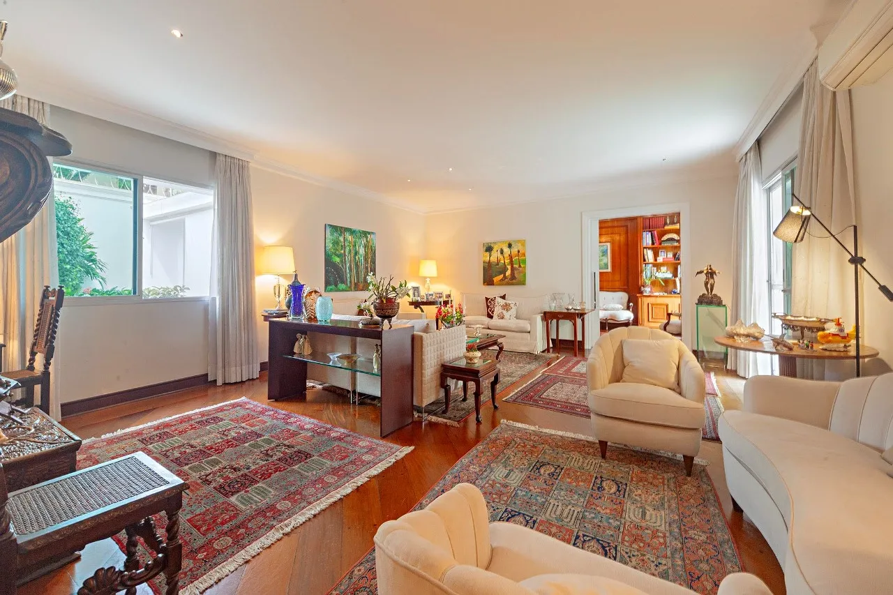 Casa com jardim, biblioteca e espaços versáteis próxima ao Parque Ibirapuera – 20423