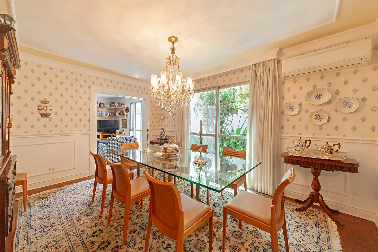 Casa com jardim, biblioteca e espaços versáteis próxima ao Parque Ibirapuera – 20423