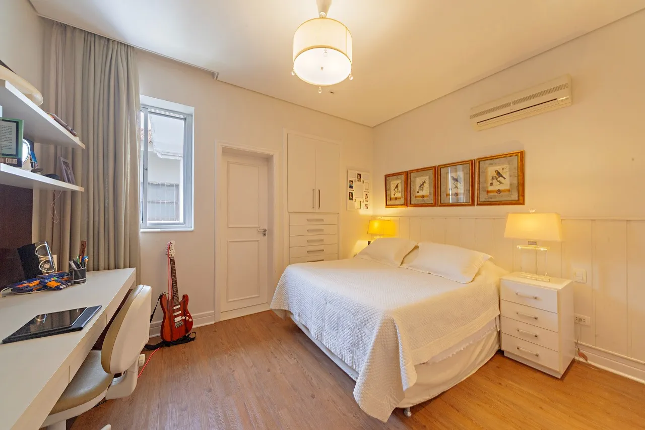 Casa com jardim, biblioteca e espaços versáteis próxima ao Parque Ibirapuera – 20423