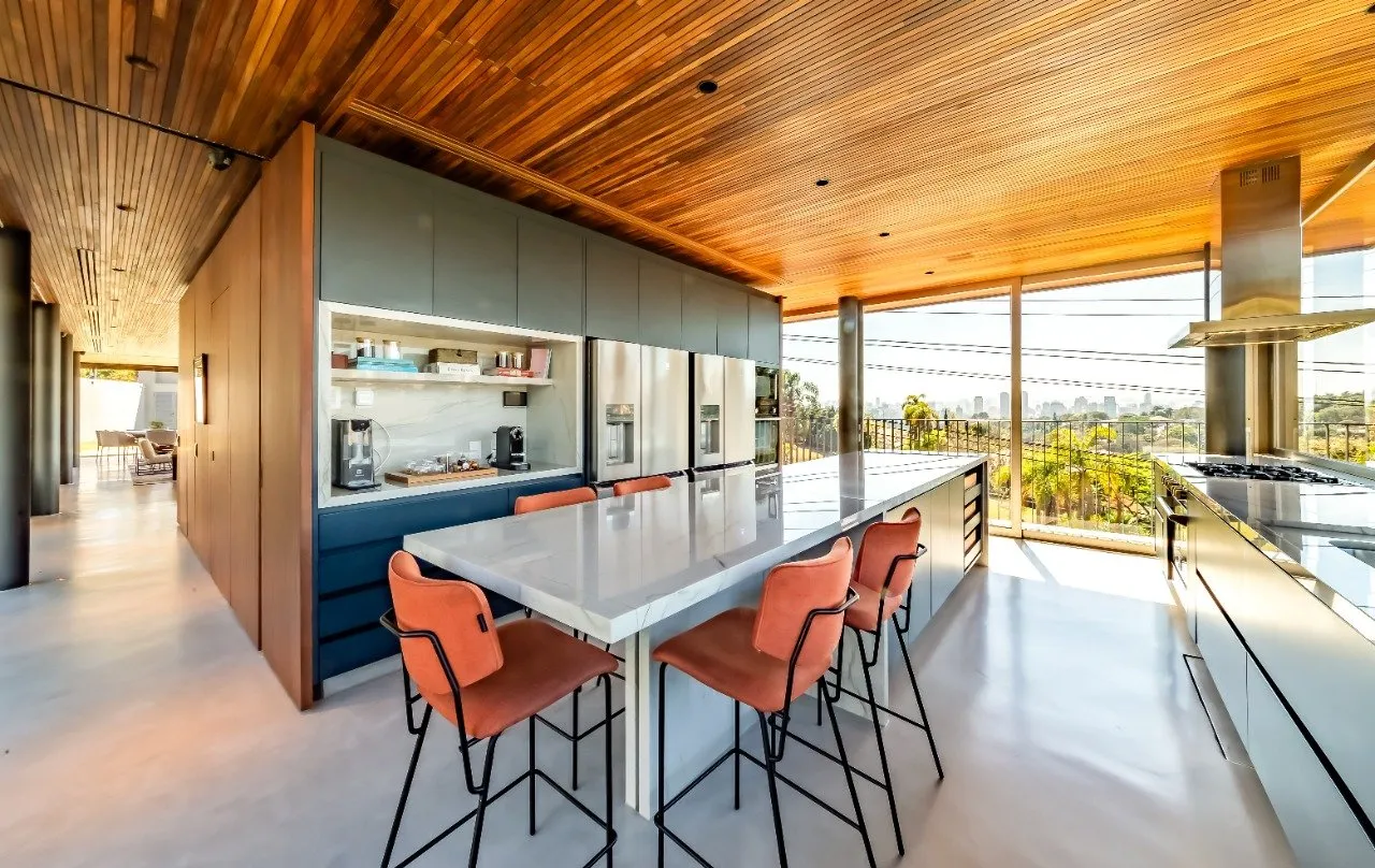 Casa modernista com projeto lindo, amplo jardim com piscina de tirar o fôlego. – 20515