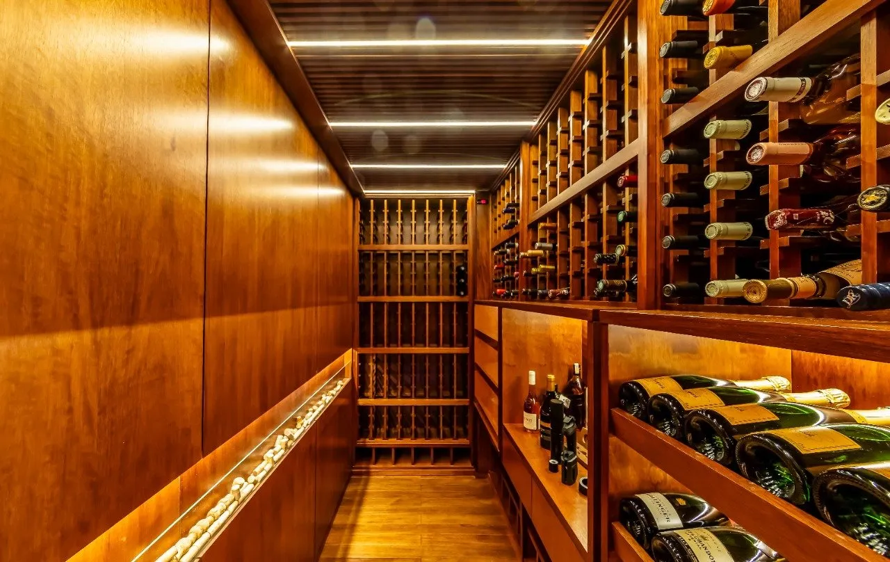 Casa modernista com projeto lindo, amplo jardim com piscina de tirar o fôlego. – 20515