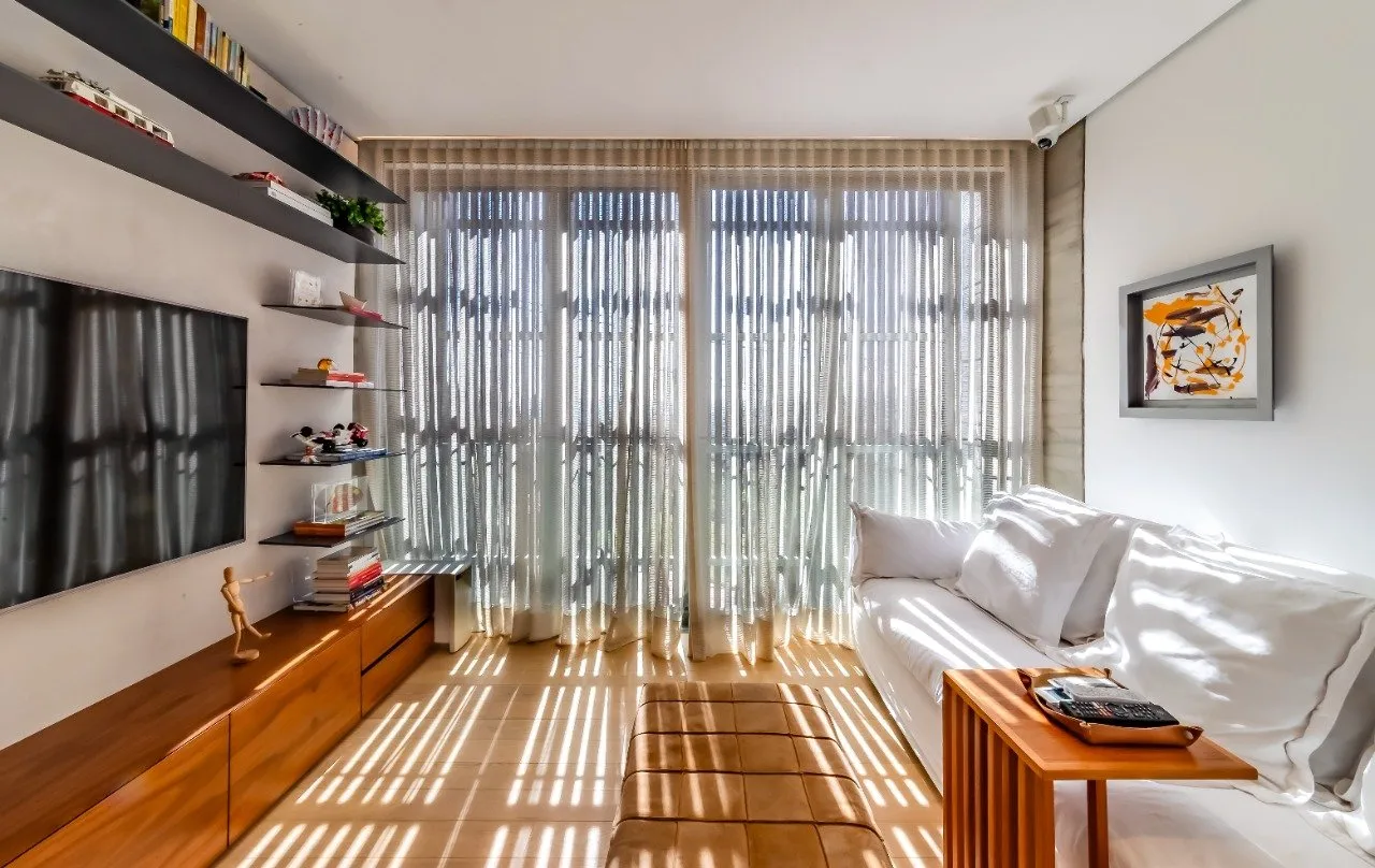 Casa modernista com projeto lindo, amplo jardim com piscina de tirar o fôlego. – 20515