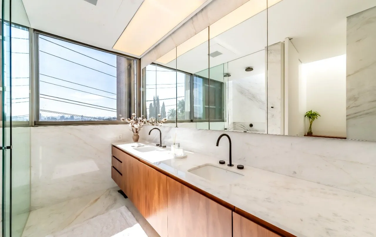 Casa modernista com projeto lindo, amplo jardim com piscina de tirar o fôlego. – 20515