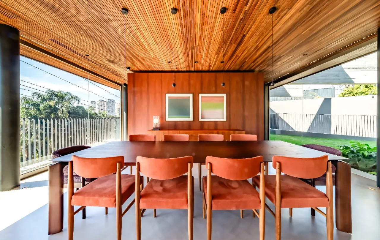 Casa modernista com projeto lindo, amplo jardim com piscina de tirar o fôlego. – 20515