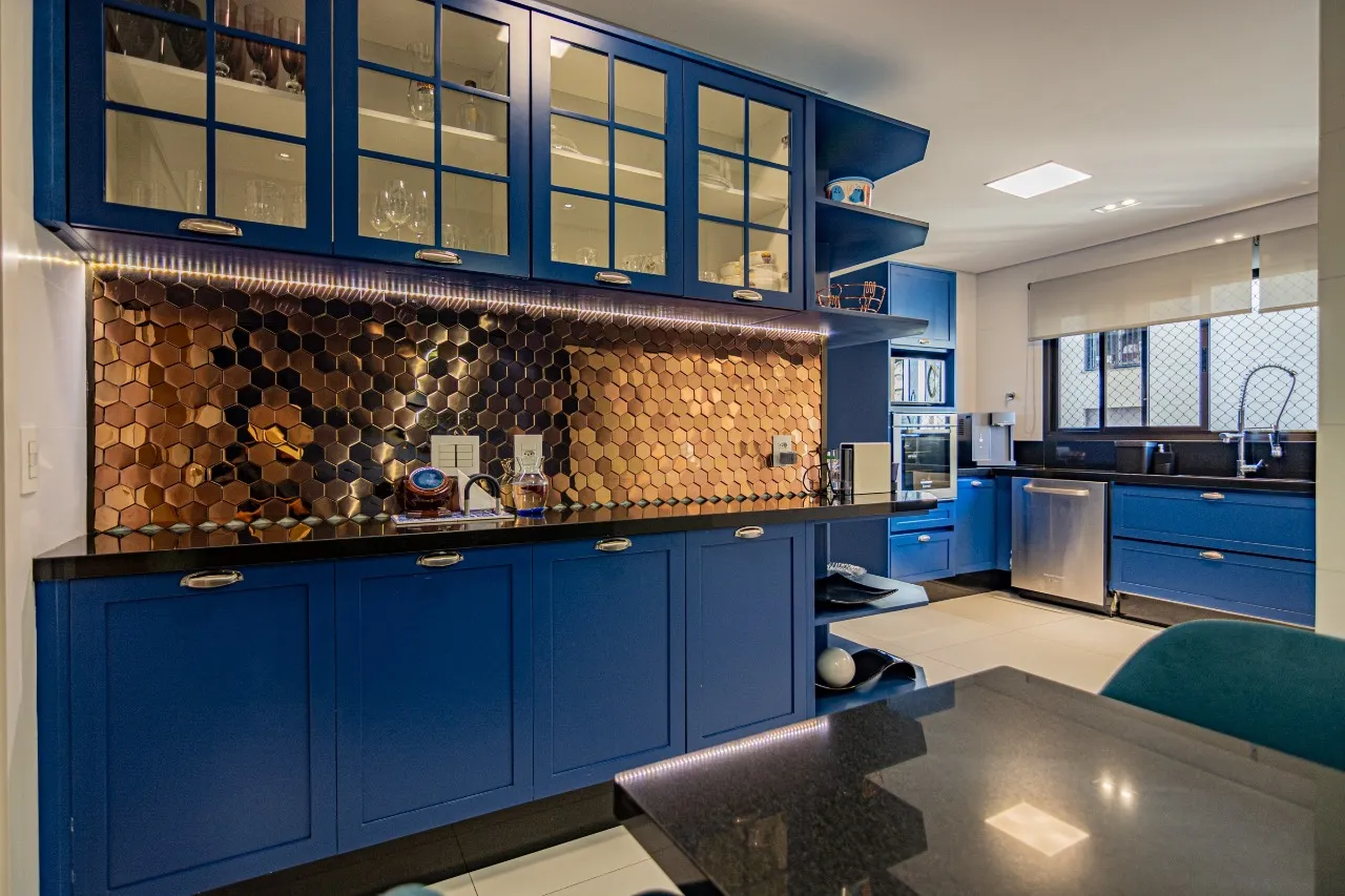 Apartamento no Jardim América próximo ao Dante Alighieri, andar alto, totalmente reformado com varanda gourmet e lazer. – 20517