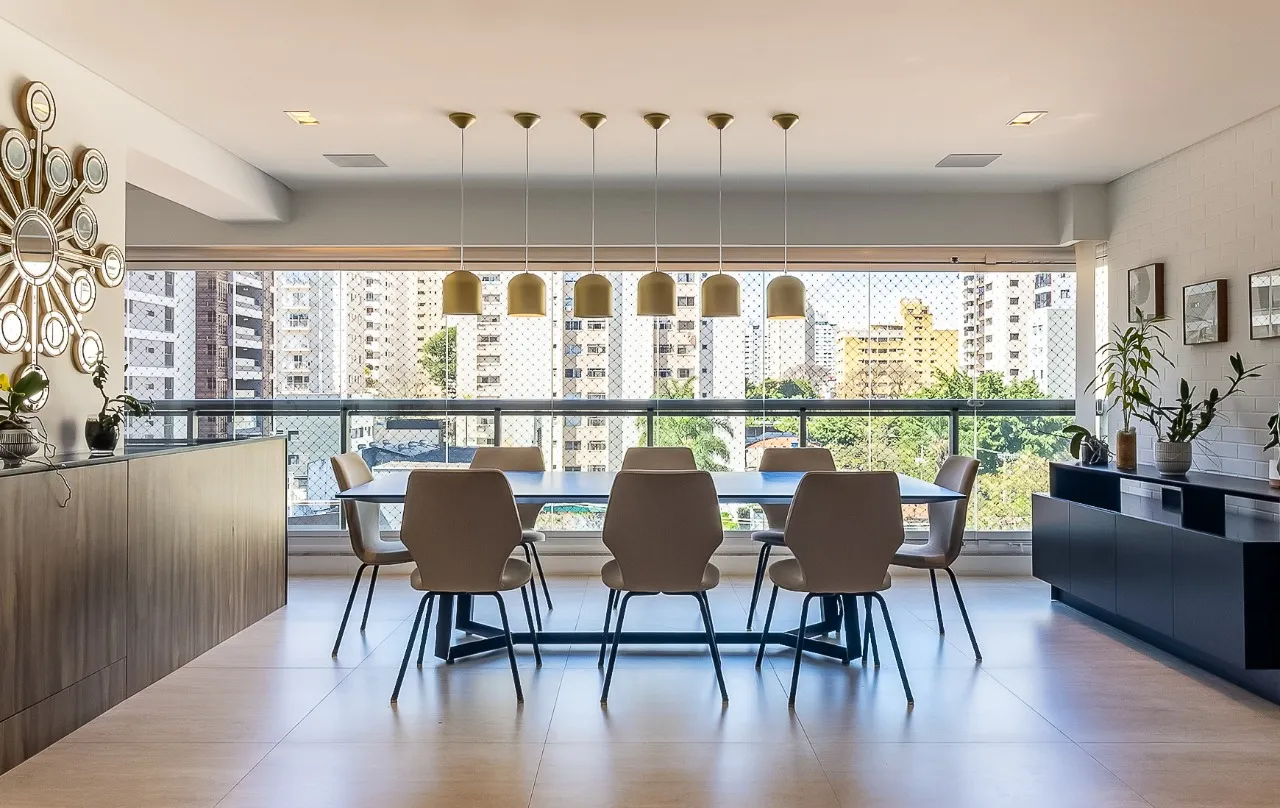 Apartamento pronto para chegar com mala, varanda integrada e projeto lindíssimo, em Moema. – 20557