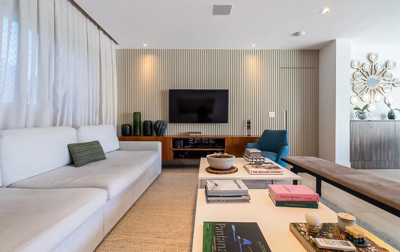 Apartamento pronto para chegar com mala, varanda integrada e projeto lindíssimo, em Moema. – 20557