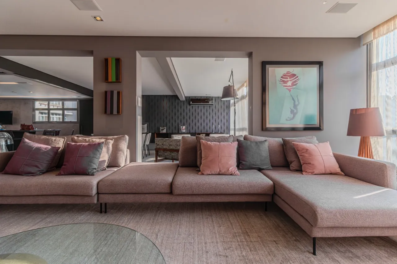 Apartamento totalmente reforma e mobiliado à venda no Jardim América. – AP0977