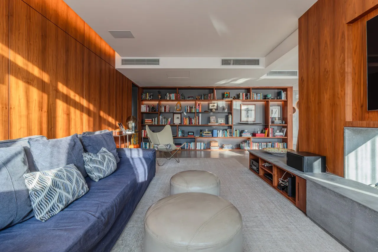 Apartamento totalmente reforma e mobiliado à venda no Jardim América. – AP0977