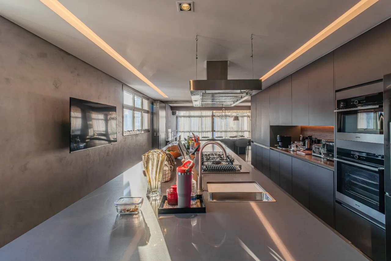 Apartamento totalmente reforma e mobiliado à venda no Jardim América. – AP0977