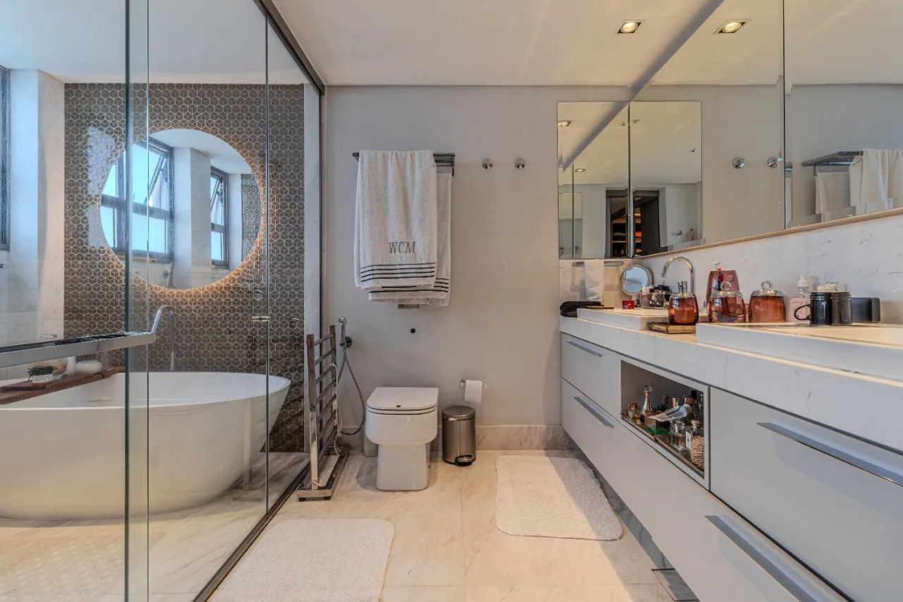 Apartamento totalmente reforma e mobiliado à venda no Jardim América. – AP0977